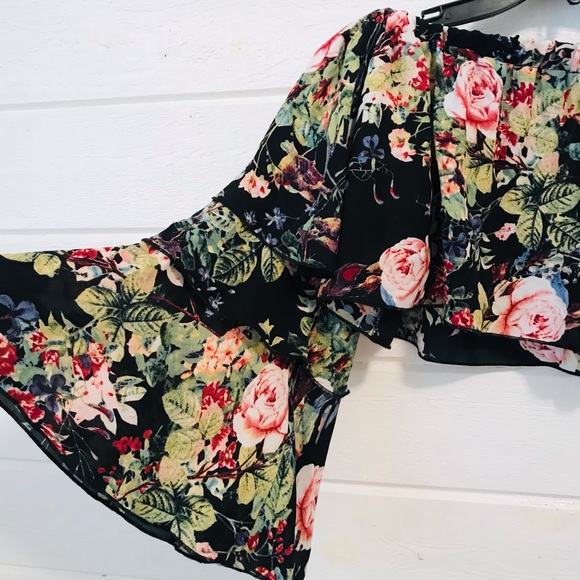 - LF Black Floral Ruffle Crop Top - Picture 5 of 9